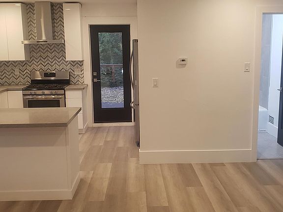 4th image of 1127 E Sunnyside Ave