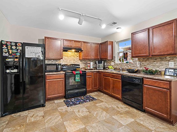 5th image of 743 Cannonsburg Dr