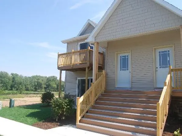 1635 Riverside Cir, Dixon, IL 61021