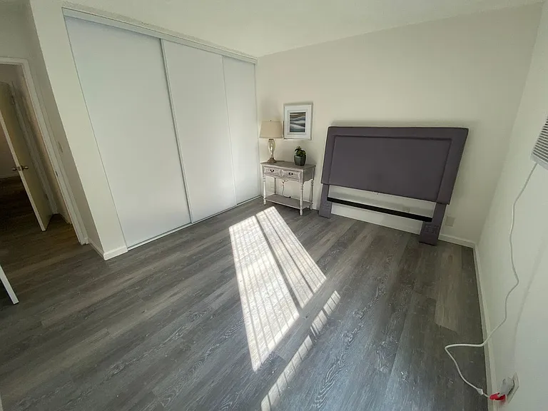 Lindley Apartments — Photo 21
