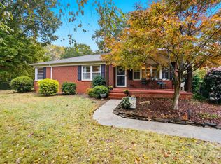 554 Loray Farm Rd, Dallas, NC 28034