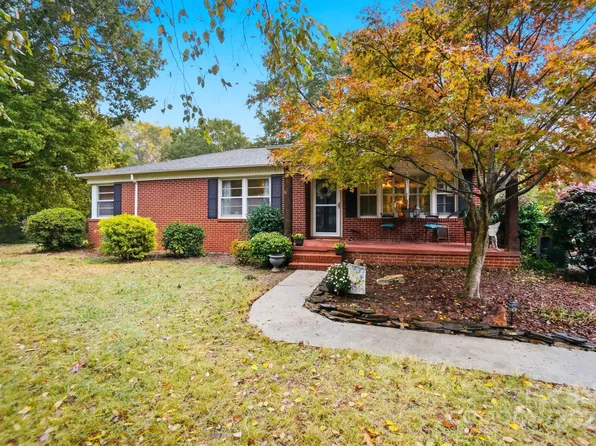 554 Loray Farm Rd, Dallas, NC 28034