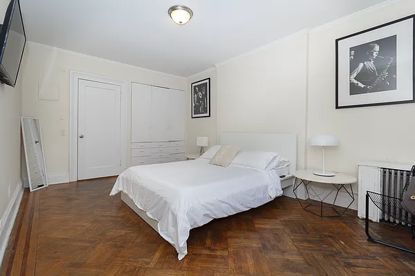 Sold by Leslie J. Garfield | media 16