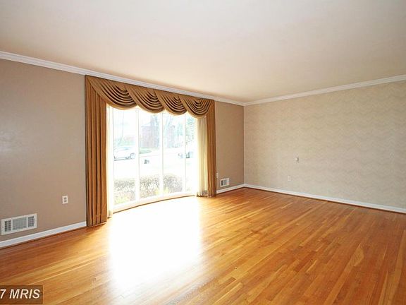 3rd image of 9718 Limoges Dr