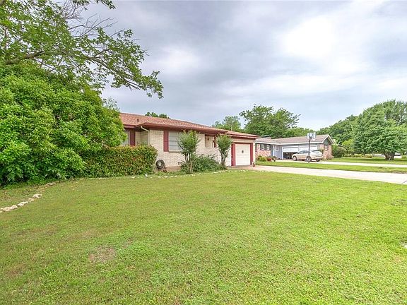 2nd image of 1217 Tanglewood Dr