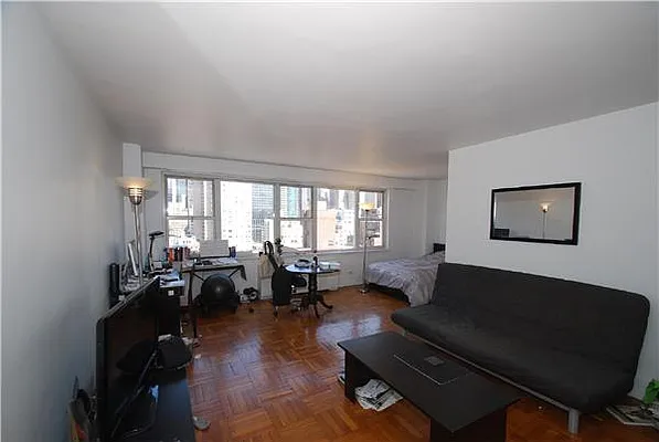 Rented by Buchbinder & Warren | media 18