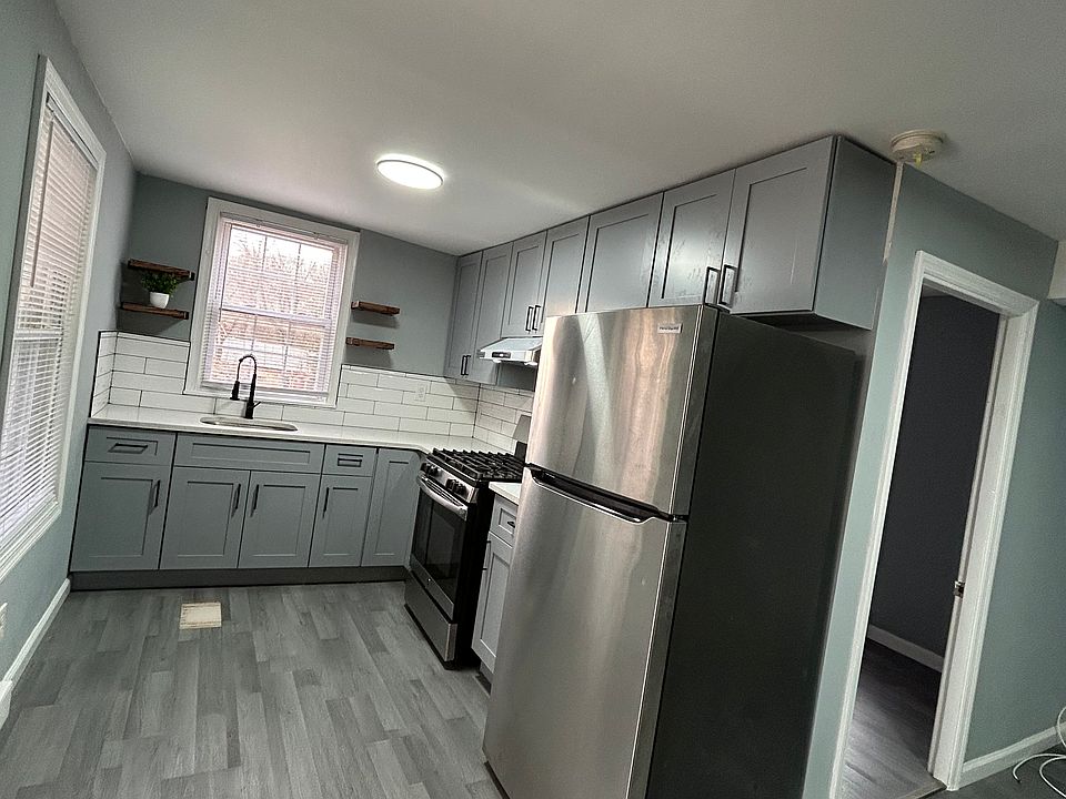 1st image of 4 Colonial Ave
