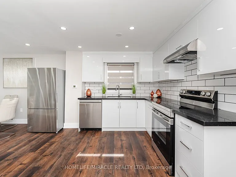 340 Dunsmore Ln — Photo 8