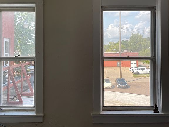 5th image of 129 E Main St #27