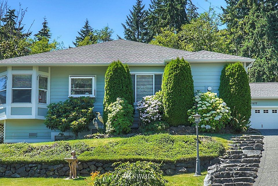 This beautiful one-story home is waiting for you.>