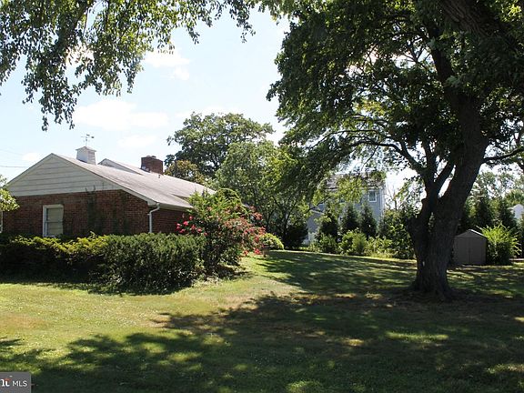 3rd image of 6611 Kenwood Ave