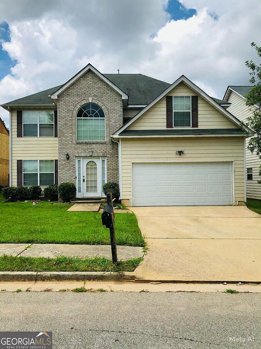 4 bed, 2.5 bath, 2628 sqft, $2,395 — Photo 1