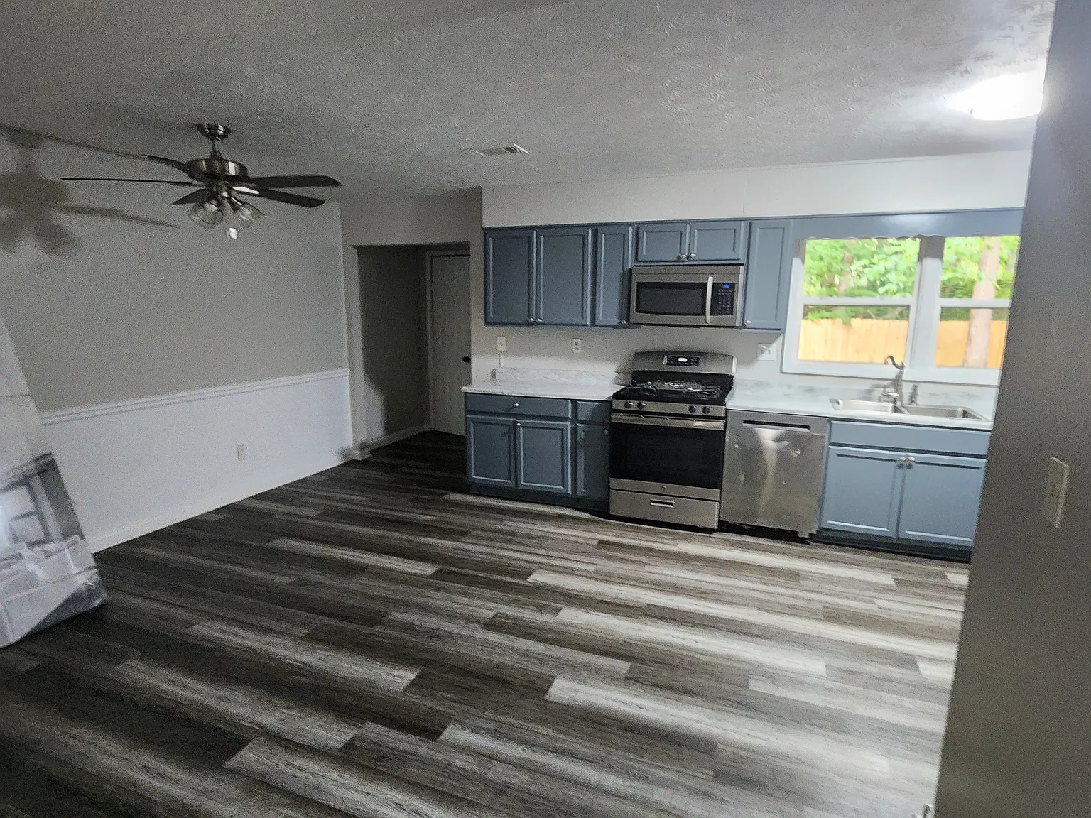 3 bed, 1.5 bath, 1620 sqft, $1,850 — Photo 3
