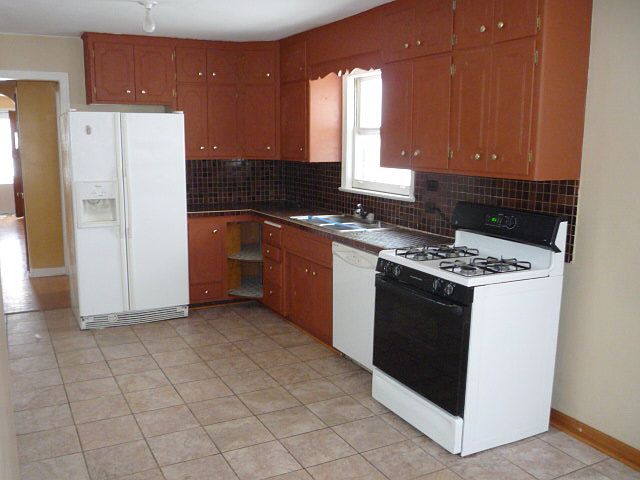 1st image of 5214 Enfield Ave
