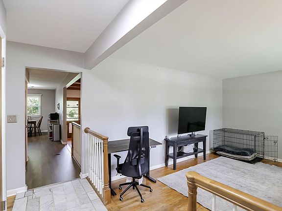 5th image of 7010 Grosvenor Pl
