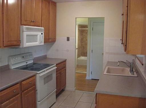 3rd image of 100 Lexington St APT C7