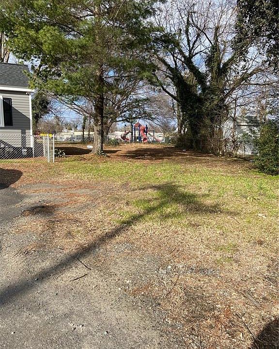 2nd image of 2401 Decatur St