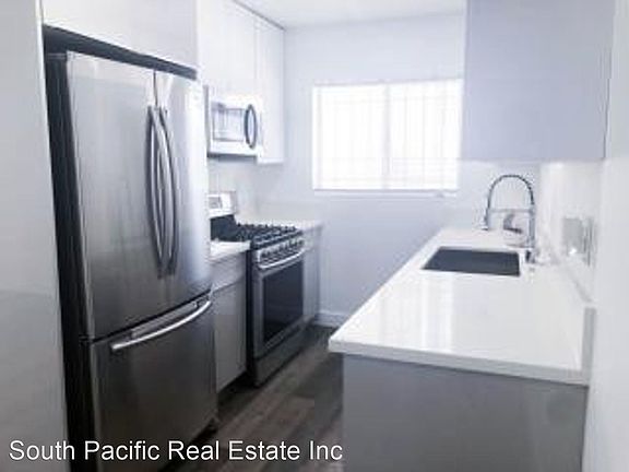 4th image of 1333 W 36th Pl APT 8