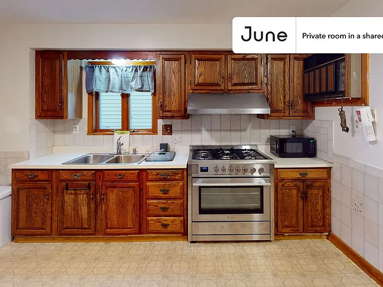 105 Walnut St #C — Photo 2