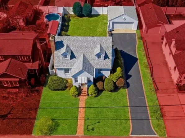 126 Grant Street, Centerport, NY 11721