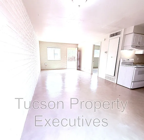 319 E Blacklidge Dr #3 — Photo 6