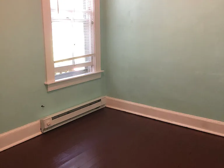 323 Valley St — Photo 9