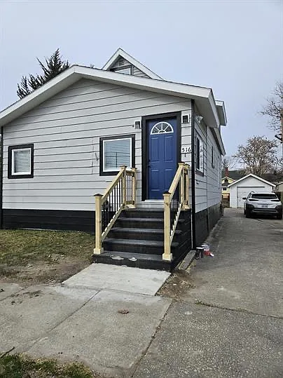 3 bed, 1400 sqft, $1,300 — Photo 1
