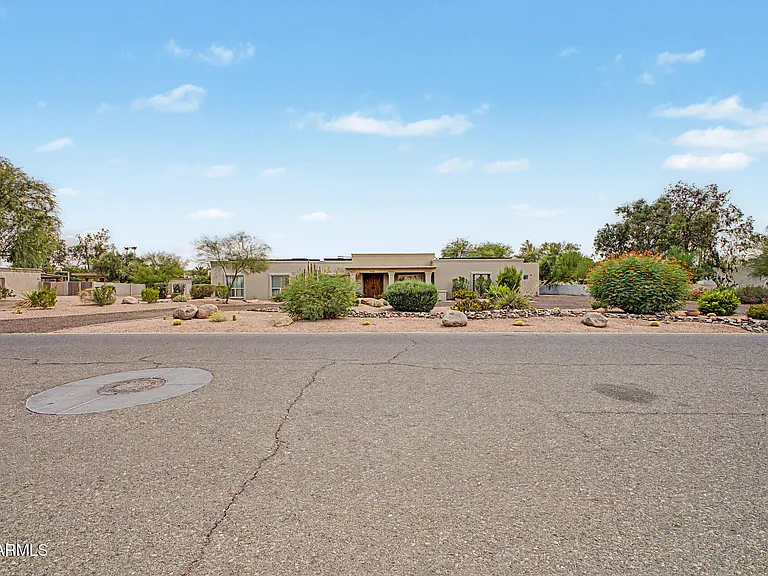 6133 E Mountain View Rd — Photo 1