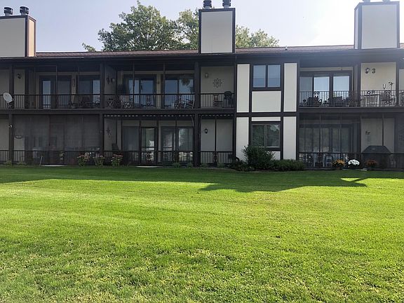 3rd image of 2 Eastwood Ave #2-A