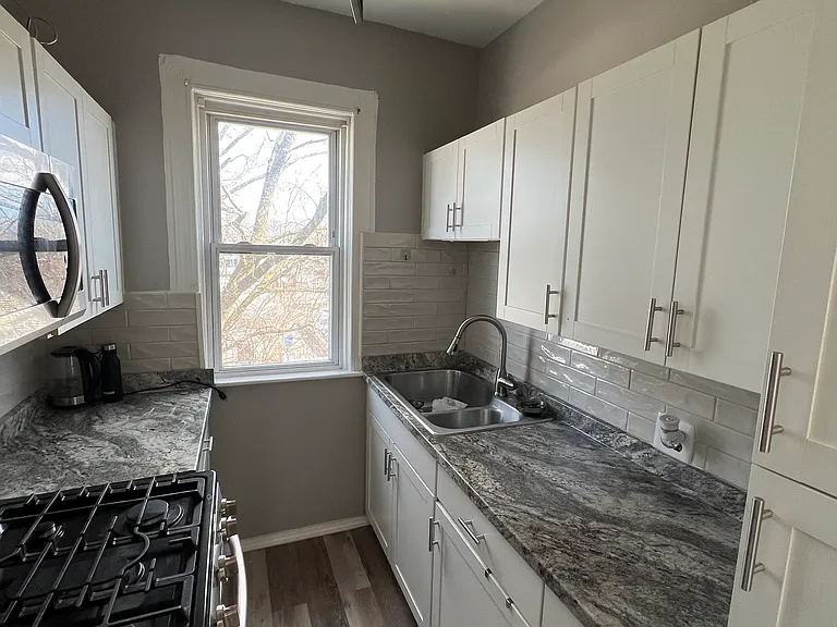 69 Hall St #3 — Photo 6