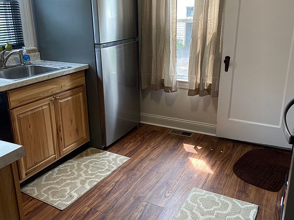2nd image of 211 Larchmont Rd