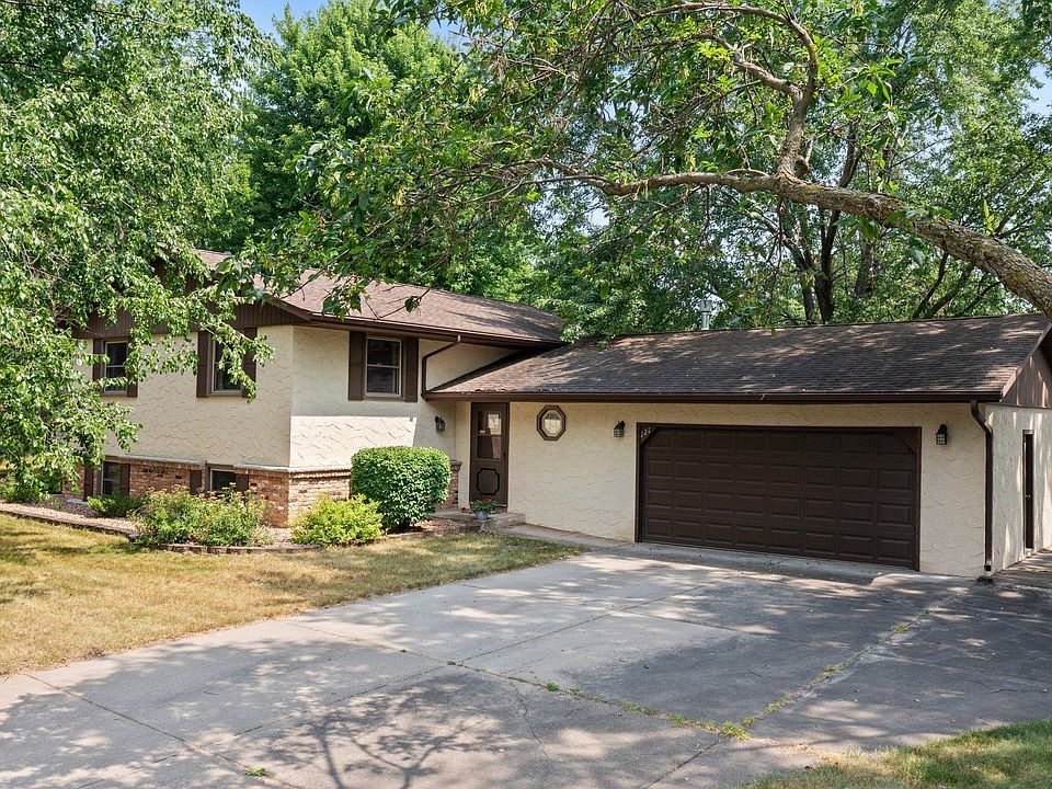 1st image of 121 Arbor Ln