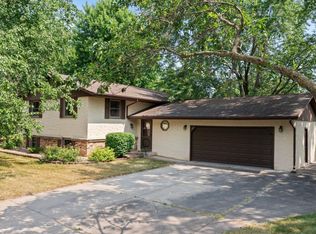 121 Arbor Ln, Burnsville, MN 55337