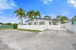 Property Photo - 2500 NE 16th Ave