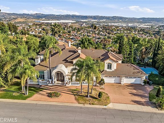3rd image of 21866 Buckskin Dr