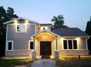 W188S7608 Oak Grove Dr, Muskego, WI 53150