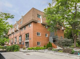28 Admiral Rd #TOWNHOUSE 3, Toronto, ON M5R 2L5