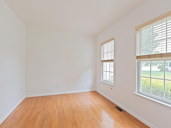 3rd image of 303 Springfield Ave