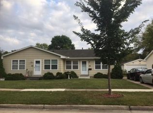 3025 Elaine Dr NW, Cedar Rapids, IA 52405