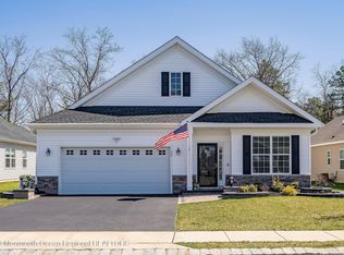 32 Woodside Ln, Whiting, NJ 08759