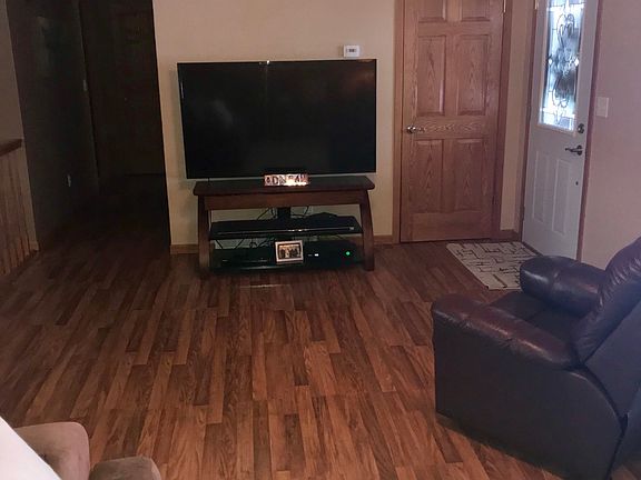 3rd image of 110 Christopher Ct
