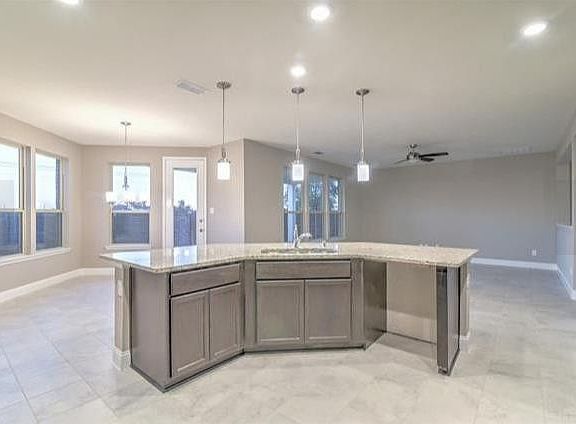 3rd image of 10237 Fox Springs Dr