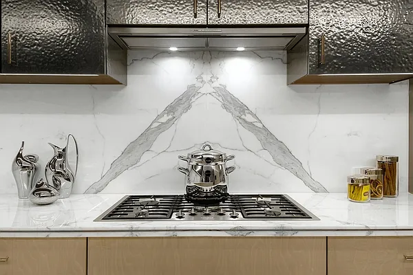 Sold by Extell Marketing Group | media 31