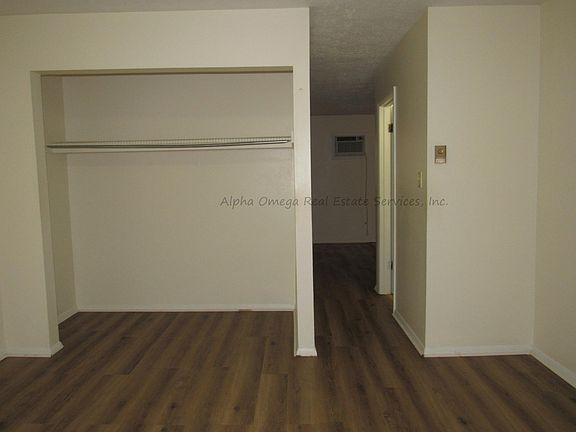 3rd image of 1090 Evelyn Dr #5