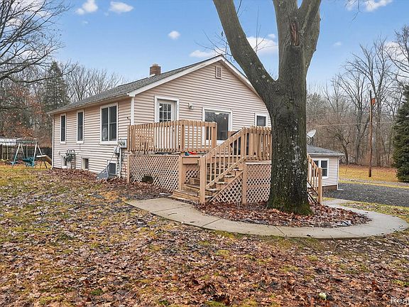 4th image of 9061 N McKinley Rd