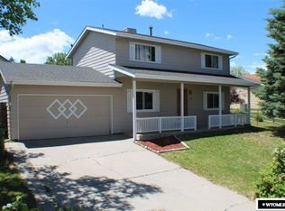 1101 N Fork Dr, Douglas, WY 82633