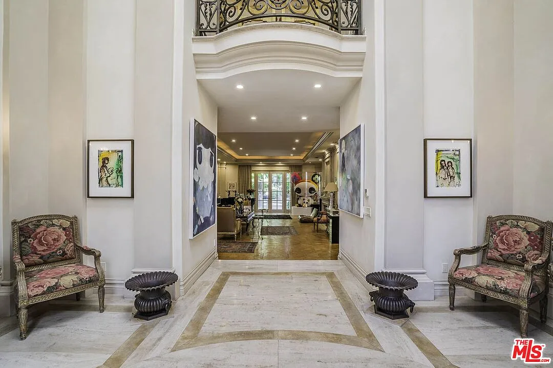 7 bed, 7.5 bath, 10000 sqft, $52,000 — Photo 2