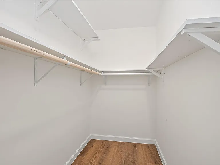 7950 Longridge Dr — Photo 31