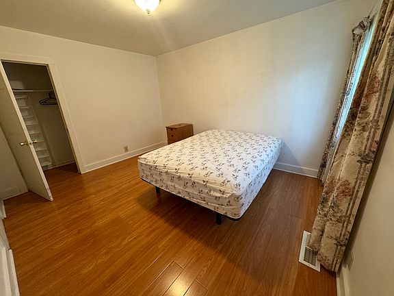 2nd image of 475 S Fair Oaks Ave