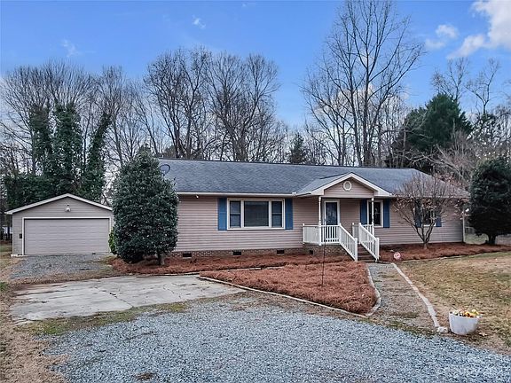 2nd image of 8422 Williamsburg Cir